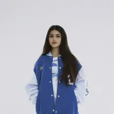 Escucha a LIKA, mira videos musicales, lee su biografía, consulta las fechas de las gira y más.