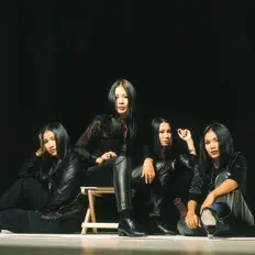 收听 Candy、观看音乐视频、阅读小传、查看巡演日期等 ！