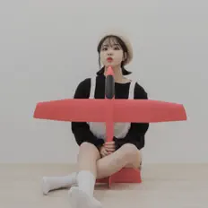 Poslechněte si interpreta Moon Yeon, sledujte hudební videa, přečtěte si životopis, podívejte se na data turné a další informace.