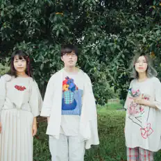 Hör dir etymon an, schau dir Musikvideos an, lies die Biografie, finde Tourdaten und mehr!