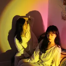 聆聽 Nashpeep、觀看音樂影片、閱讀小傳、查看巡演日期等！