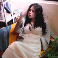 Dengarkan Gaea Lee, tonton video musik, baca bio, lihat tanggal tur & lainnya!