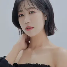 Escucha a 마리원, mira videos musicales, lee su biografía, consulta las fechas de las gira y más.