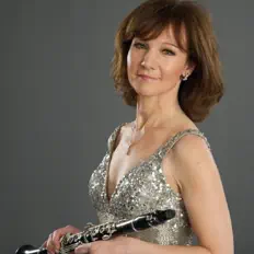 Emma Johnson을(를) 듣고, 뮤직 비디오를 보고, 약력을 읽고, 투어 일정 등을 확인하세요!