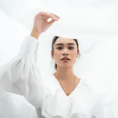 聆聽 Athalia、觀看音樂影片、閱讀小傳、查看巡演日期等！