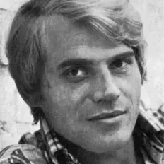 Roland W.を聴いたり、ミュージックビデオを鑑賞したり、経歴やツアー日程などを確認したりしましょう！