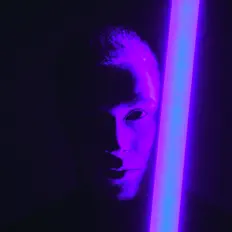 Tony Yoruを聴いたり、ミュージックビデオを鑑賞したり、経歴やツアー日程などを確認したりしましょう！