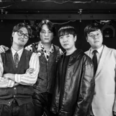 Écoutez MIND, BODY & SOUL, regardez des vidéoclips, lisez la biographie, consultez les dates de tournée et plus encore !