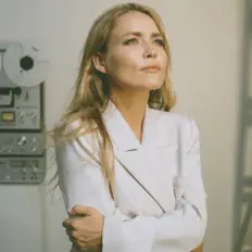 Escucha a Toshani, mira videos musicales, lee su biografía, consulta las fechas de las gira y más.