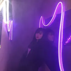 Ascolta Melli, guarda video musicali, leggi la biografia, vedi le date del tour & altro!