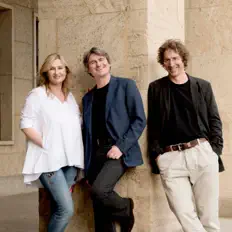 Listen to Schweizer Klaviertrio, watch music videos, read bio, see tour dates & more!