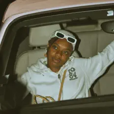 Poslechněte si interpreta saturnz, sledujte hudební videa, přečtěte si životopis, podívejte se na data turné a další informace.