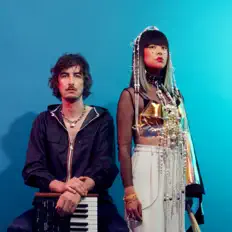 Dengarkan La Vague, tonton video musik, baca bio, lihat tanggal tur & lainnya!