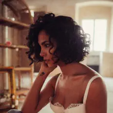 Zea dinle, müzik videolarını izle, biyografisini oku, tur tarihlerini ve daha fazlasını gör!