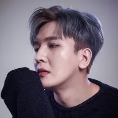 Luister naar DongHyeon, bekijk muziekvideo's, lees de bio, bekijk de tourdata, en meer!