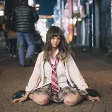 saeを聴いたり、ミュージックビデオを鑑賞したり、経歴やツアー日程などを確認したりしましょう！