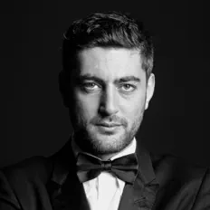 Escucha a Serdar Şenel, mira videos musicales, lee su biografía, consulta las fechas de las gira y más.
