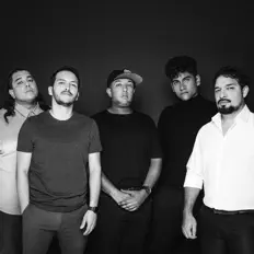 收听 Llevarte a Marte、观看音乐视频、阅读小传、查看巡演日期等 ！