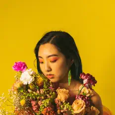 Escucha a Leena Cho, mira videos musicales, lee su biografía, consulta las fechas de las gira y más.