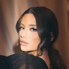 Poslechněte si interpreta Xiara, sledujte hudební videa, přečtěte si životopis, podívejte se na data turné a další informace.