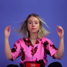 Olivia Knight सुनें, म्यूज़िक वीडियो देखें, बायो पढ़ें, दौरे की तारीखें और बहुत कुछ देखें!