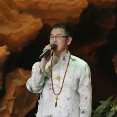 Lu Yongを聴いたり、ミュージックビデオを鑑賞したり、経歴やツアー日程などを確認したりしましょう！