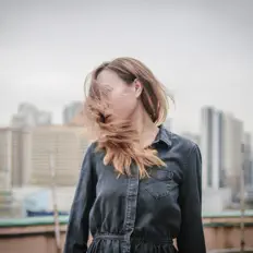 Froya을(를) 듣고, 뮤직 비디오를 보고, 약력을 읽고, 투어 일정 등을 확인하세요!