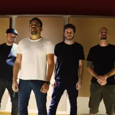 Namahaを聴いたり、ミュージックビデオを鑑賞したり、経歴やツアー日程などを確認したりしましょう！