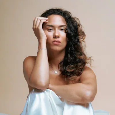 Listen to Thaïs Lona, watch music videos, read bio, see tour dates & more!