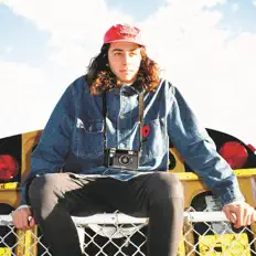 Poslechněte si interpreta Shagabond, sledujte hudební videa, přečtěte si životopis, podívejte se na data turné a další informace.