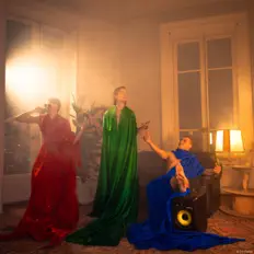 Eirveibei dinle, müzik videolarını izle, biyografisini oku, tur tarihlerini ve daha fazlasını gör!