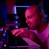 Escucha a Madd3e, mira vídeos musicales, lee la biografía, consulta fechas de giras y mucho más.