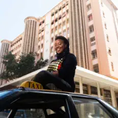 Luister naar Moonaya, bekijk muziekvideo's, lees de bio, bekijk de tourdata, en meer!