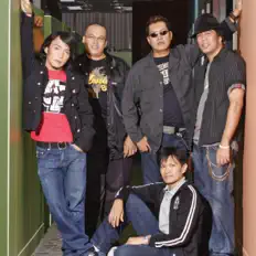 聆聽 Zoo、觀看音樂影片、閱讀小傳、查看巡演日期等！