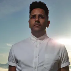 Hör dir Pedro Tertullian an, schau dir Musikvideos an, lies die Biografie, finde Tourdaten und mehr!