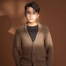 Ascolta 李林, guarda video musicali, leggi la biografia, vedi le date del tour & altro!