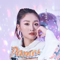 Listen to Zhang Wen Qi, watch music videos, read bio, see tour dates & more!