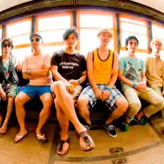 Ouve FRISCO, vê vídeos de música, lê a biografia, vê as datas da digressão e muito mais!