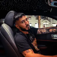 Escucha a Seyed, mira vídeos musicales, lee la biografía, consulta fechas de giras y mucho más.