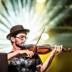Listen to Lapa, watch music videos, read bio, see tour dates & more!
