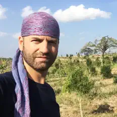 Raphael Trezaを聴いたり、ミュージックビデオを鑑賞したり、経歴やツアー日程などを確認したりしましょう！