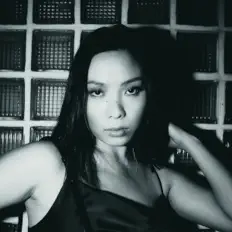 Dengarkan Carrie., tonton video musik, baca bio, lihat tanggal tur & lainnya!