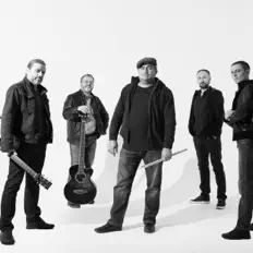 Ascolta Hatti, guarda video musicali, leggi la biografia, vedi le date del tour & altro!