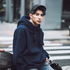 Listen to 馮建宇, watch music videos, read bio, see tour dates & more!