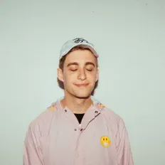 Poslechněte si interpreta Kevin Flum, sledujte hudební videa, přečtěte si životopis, podívejte se na data turné a další informace.