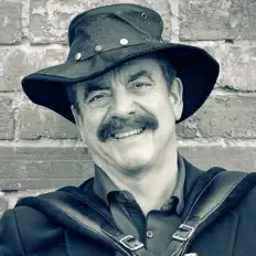 Listen to Quim Barreiros, watch music videos, read bio, see tour dates & more!