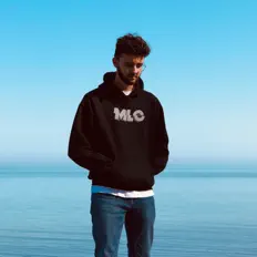 Hör dir MLC an, schau dir Musikvideos an, lies die Biografie, finde Tourdaten und mehr!