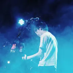 Ascolta Zhang Yide, guarda video musicali, leggi la biografia, vedi le date del tour & altro!