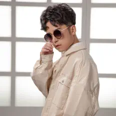 Écoutez 賴浩軒, regardez des vidéoclips, lisez la biographie, consultez les dates de tournée et plus encore !