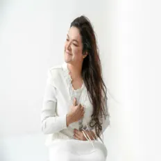 Listen to Débora Miranda, watch music videos, read bio, see tour dates & more!